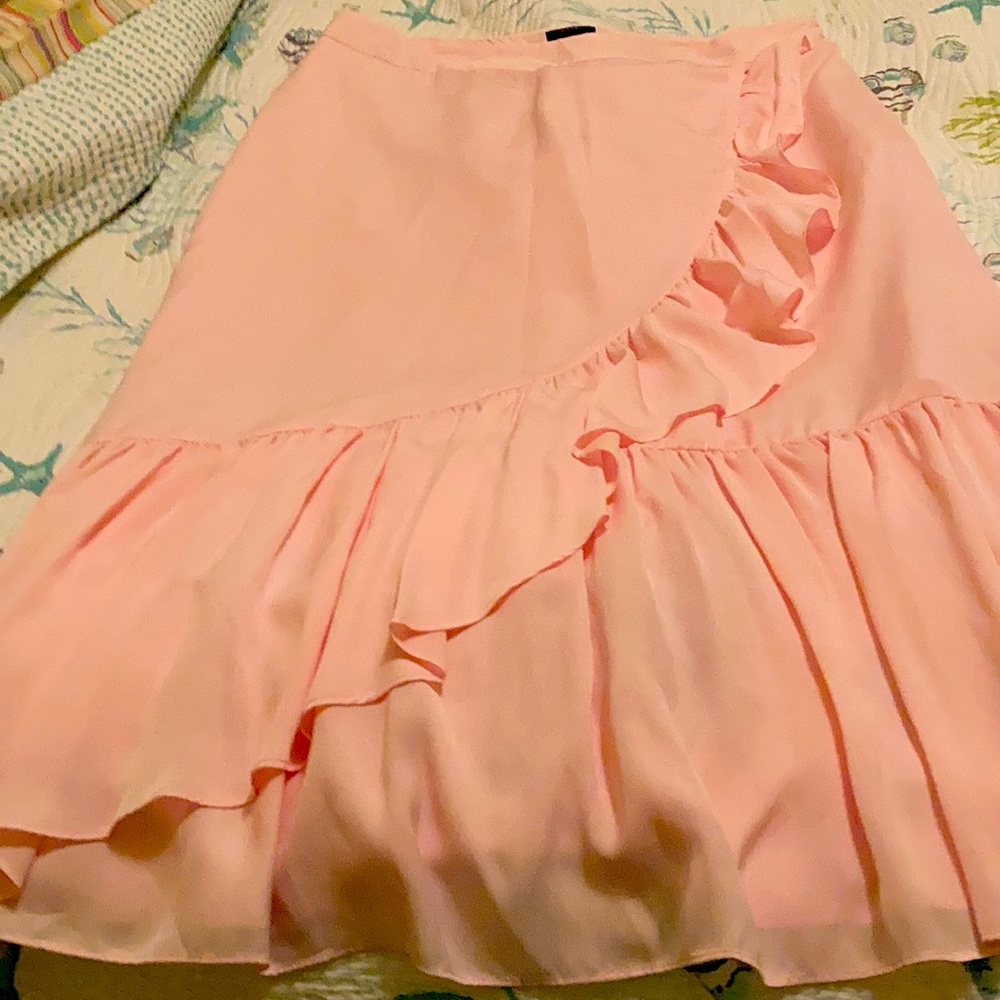 Pretty pale pink long ruffled skirt unworn